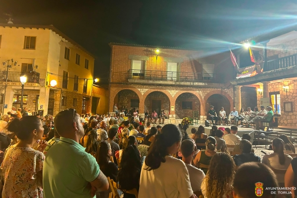 LA PRESENTACIÓN DE LOS ACTOS TAURINOS DE LAS FIESTAS PATRONALES ABARROTA LA PLAZA DE LA VILLA