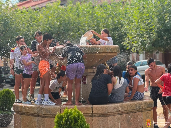 LA FIESTA DEL AGUA Y EL TABÚ LLENAN DE DIVERSIÓN EL VERANO CULTURAL DE TORIJA