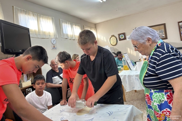 LOS SECRETOS DE LA REPOSTERÍA DE TORIJA PASAN DE ABUELOS A NIETOS