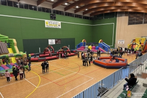 LA III EDICIÓN DEL NAVITORI LLENA EL POLIDEPORTIVO DE DIVERSIÓN EN UNA JORNADA INOLVIDABLE PARA LOS NIÑOS
