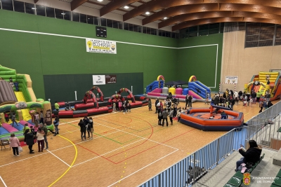 LA III EDICIÓN DEL NAVITORI LLENA EL POLIDEPORTIVO DE DIVERSIÓN EN UNA JORNADA INOLVIDABLE PARA LOS NIÑOS