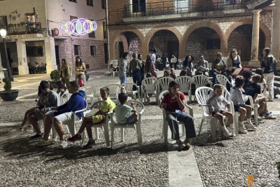 𝗡𝗢𝗖𝗛𝗘 𝗗𝗘 𝗥𝗜𝗦𝗔𝗦 𝗬 𝗖𝗔𝗥𝗥𝗘𝗥𝗔𝗦 𝗘𝗡 𝗘𝗟 𝗝𝗨𝗘𝗚𝗢 𝗗𝗘 𝗟𝗔𝗦 𝗦𝗜𝗟𝗟𝗔𝗦 𝗗𝗘 𝗧𝗢𝗥𝗜𝗝𝗔