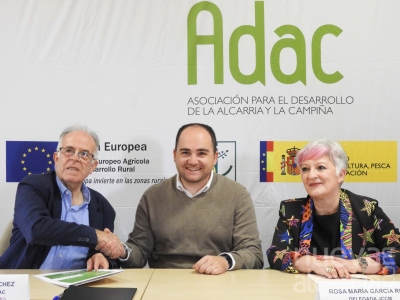 EL AYUNTAMIENTO DE TORIJA E INÉS OCAÑA FIRMAN CON ADAC AYUDAS LEADER PARA REFORZAR LA SEGURIDAD Y EL EMPRENDIMIENTO