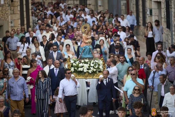 MULTITUDINARIA PROCESIÓN DE LA VIRGEN DEL AMPARO EN TORIJA