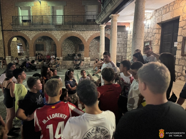 EL JUEGO DEL INFILTRADO LLENA LA PLAZA DE LA VILLA DE DIVERSIÓN Y EMOCIÓN