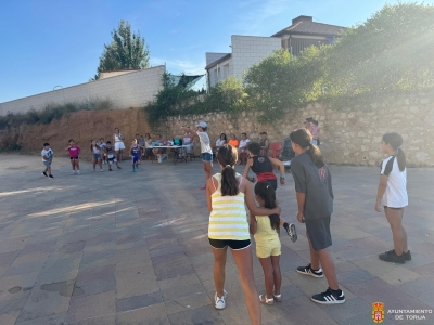 UNA REFRESCANTE TARDE DE JUEGOS Y DIVERSIÓN CON LA PEÑA "ER MAKA" EN TORIJA