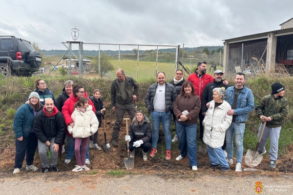 REBOLLOSA DE HITA CELEBRA EL DÍA DEL ÁRBOL EMBELLECIENDO SUS ESPACIOS NATURALES