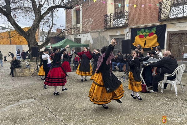 LA TRADICIÓN NAVIDEÑA VIBRA EN REBOLLOSA DE HITA CON UN EXITOSO ENCUENTRO FOLKLÓRICO