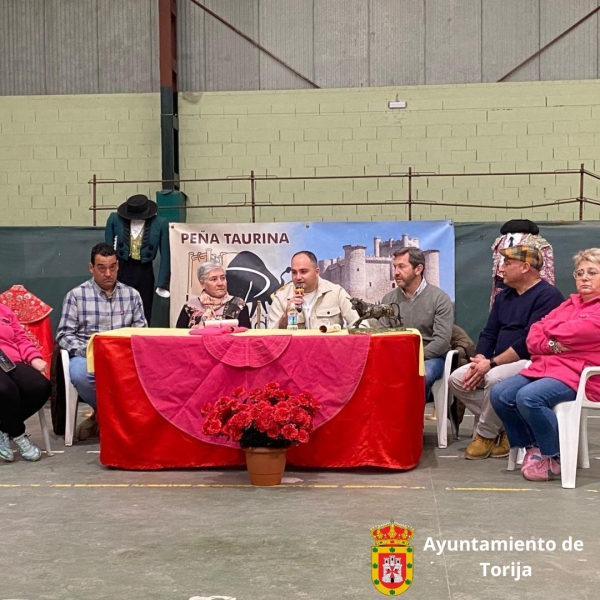 LA PEÑA TAURINA &quot;LA ESTOCADA&quot; NOMBRA SOCIO DE HONOR A CÉSAR GARCÍA Y ORGANIZA LA PRESENTACIÓN DEL LIBRO &quot;HISTORIA DE LA PLAZA DE TOROS DE GUADALAJARA&quot; DE ANA ISABEL PIMENTEL