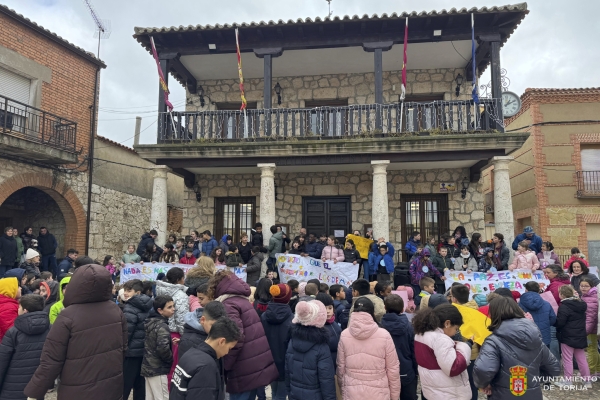 EL CEIP VIRGEN DEL AMPARO REIVINDICA LA PAZ CON UNA MARCHA Y MANIFIESTO EN EL DÍA ESCOLAR DE LA NO VIOLENCIA