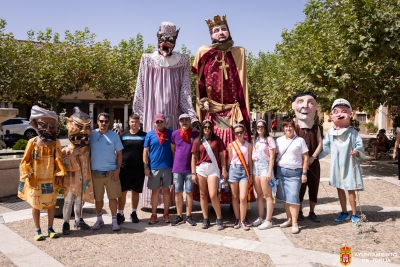 TORIJA DISFRUTA DE SU III DESFILE DE GIGANTES Y CABEZUDOS