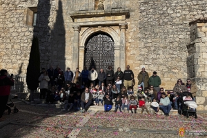 LOS MÁS PEQUEÑOS DE TORIJA DESPIDEN EL AÑO CON UNA DULCE TRADICIÓN: LAS "UVAS INFANTILES"