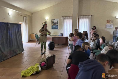 FLORA, LA EXPLORADORA, LLEVA A LOS MÁS PEQUEÑOS DE TORIJA EN UN VIAJE INTERACTIVO ALREDEDOR DEL MUNDO