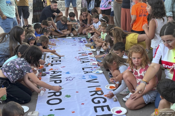 𝗟𝗢𝗦 𝗡𝗜𝗡̃𝗢𝗦 𝗗𝗘 𝗧𝗢𝗥𝗜𝗝𝗔 𝗗𝗘𝗖𝗢𝗥𝗔𝗡 𝗟𝗔 𝗣𝗔𝗡𝗖𝗔𝗥𝗧𝗔 𝗗𝗘 𝗟𝗔𝗦 𝗙𝗜𝗘𝗦𝗧𝗔𝗦 𝗘𝗡 𝗛𝗢𝗡𝗢𝗥 𝗔 𝗟𝗔 𝗩𝗜𝗥𝗚𝗘𝗡 𝗗𝗘𝗟 𝗔𝗠𝗣𝗔𝗥𝗢