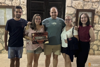 𝗘𝗟 𝗝𝗨𝗘𝗚𝗢 &quot;𝗣𝗔𝗦𝗦𝗪𝗢𝗥𝗗&quot; 𝗗𝗜𝗜𝗩𝗘𝗥𝗧𝗘 𝗔 𝗟𝗢𝗦 𝗧𝗢𝗥𝗜𝗝𝗘𝗡̃𝗢𝗦 𝗘𝗡 𝗢𝗧𝗥𝗔 𝗡𝗢𝗖𝗛𝗘 𝗗𝗘𝗟 𝗩𝗘𝗥𝗔𝗡𝗢 𝗖𝗨𝗟𝗧𝗨𝗥𝗔𝗟 𝟮𝟬𝟮𝟱