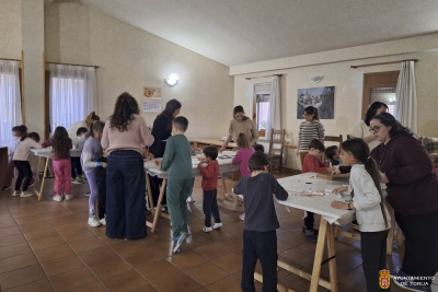 TALLERES NAVIDEÑOS DEL AMPA &quot;CASTILLO DE TORIJA&quot;: CREATIVIDAD Y DIVERSIÓN PARA LOS NIÑOS