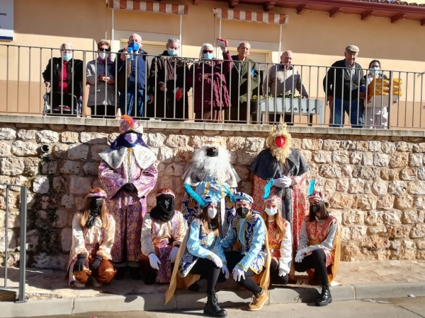 VISITA DE SS.MM. LOS REYES MAGOS A LA VIVIENDA TUTELADA 