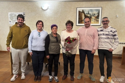 ISABEL CARDÍN CIERRA UN CAPÍTULO DE MÁS DE 20 AÑOS AL FRENTE DE LA BIBLIOTECA MUNICIPAL CON UN EMOTIVO HOMENAJE
