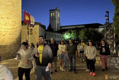 𝐓𝐎𝐑𝐈𝐉𝐀 𝐃𝐈𝐒𝐅𝐑𝐔𝐓𝐀 𝐃𝐄 𝐔𝐍𝐀 𝐆𝐑𝐀𝐍 𝐍𝐎𝐂𝐇𝐄 𝐃𝐄 𝐎𝐁𝐒𝐄𝐑𝐕𝐀𝐂𝐈𝐎́𝐍 𝐀𝐒𝐓𝐑𝐎𝐍𝐎́𝐌𝐈𝐂𝐀