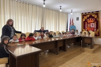 EL AYUNTAMIENTO ABRE SUS PUERTAS A LOS MÁS PEQUEÑOS CON UNA JORNADA LÚDICA SOBRE LA CONSTITUCIÓN Y LA ADMINISTRACIÓN LOCAL