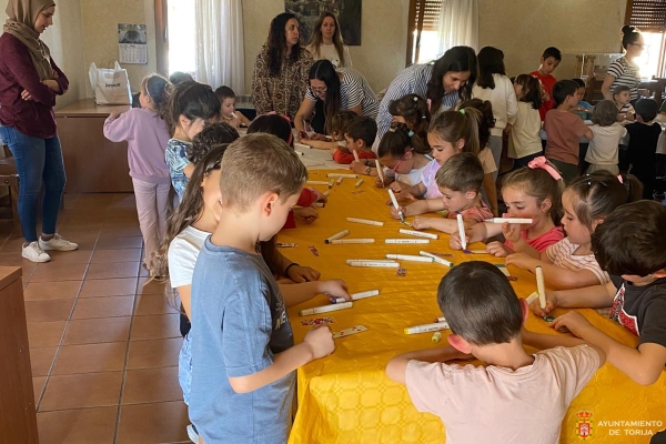 EL AMPA “CASTILLO DE TORIJA” CELEBRA EL DÍA DEL LIBRO CON CUENTACUENTOS, TALLERES Y UNA SOLIDARIA DONACIÓN DE LIBROS