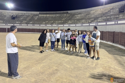 𝗧𝗢𝗥𝗜𝗝𝗔 𝗩𝗜𝗩𝗘 𝗨𝗡𝗔 𝗡𝗢𝗖𝗛𝗘 𝗗𝗘 𝗜𝗡𝗧𝗥𝗜𝗚𝗔 𝗖𝗢𝗡 &quot;𝗔𝗠𝗢𝗡𝗚 𝗨𝗦&quot; 𝗖𝗢𝗡 𝗟𝗔 𝗣𝗘𝗡̃𝗔 &quot;𝗦𝗔𝗟𝗦𝗘𝗢&quot;