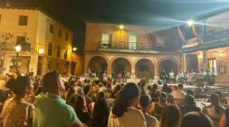 LA PRESENTACIÓN DE LOS ACTOS TAURINOS DE LAS FIESTAS PATRONALES ABARROTA LA PLAZA DE LA VILLA