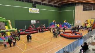LA III EDICIÓN DEL NAVITORI LLENA EL POLIDEPORTIVO DE DIVERSIÓN EN UNA JORNADA INOLVIDABLE PARA LOS NIÑOS