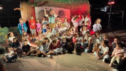 CARABÍN CARABÁN LLENA DE MÚSICA, BAILES Y RISAS LA NOCHE DE LOS MÁS PEQUEÑOS