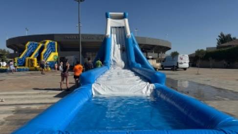 TORIJA DISFRUTA DE UNA REFRESCANTE TARDE CON EL MEGA BOOMERANG AQUATIC PARK