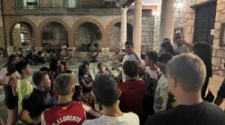 EL JUEGO DEL INFILTRADO LLENA LA PLAZA DE LA VILLA DE DIVERSIÓN Y EMOCIÓN