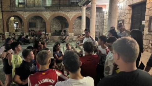 EL JUEGO DEL INFILTRADO LLENA LA PLAZA DE LA VILLA DE DIVERSIÓN Y EMOCIÓN
