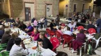 EL VERANO CULTURAL DE TORIJA CULMINA CON LA GRAN CENA DE ASOCIACIONES Y UN EMOCIONANTE TRIBUTO A MECANO