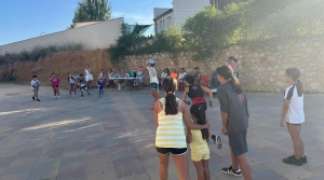UNA REFRESCANTE TARDE DE JUEGOS Y DIVERSIÓN CON LA PEÑA "ER MAKA" EN TORIJA