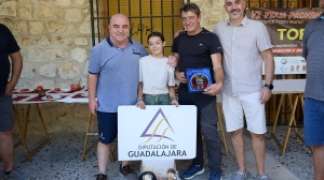 ANTONIO APARICIO GANA EL CONCURSO DE TOMATES Y EL C.C. LA ALCARRIA LLENA DE CICLISMO LA MAÑANA EN TORIJA