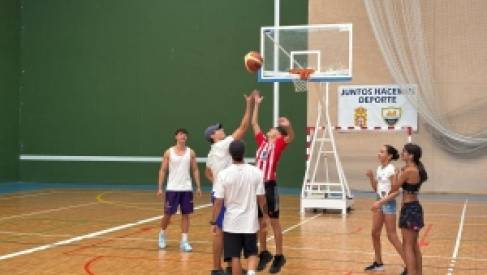 BALONCESTO 3X3 Y ROSQUILLAS PARA DISFRUTAR DE UNA ANIMADA TARDE EN TORIJA