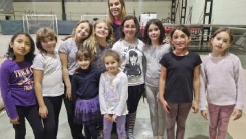 LA GIMNASIA RÍTMICA DE TORIJA VIVE UN HALLOWEEN DE LUJO CON LA SUBCAMPEONA OLÍMPICA ELENA LÓPEZ