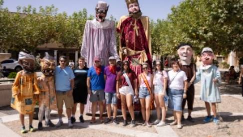 TORIJA DISFRUTA DE SU III DESFILE DE GIGANTES Y CABEZUDOS