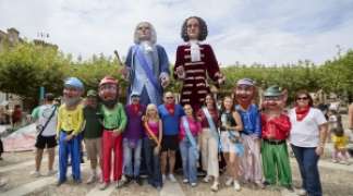 TORIJA CELEBRA SU II DESFILE DE GIGANTES Y CABEZUDOS