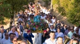TORIJA RINDE HOMEAJE A LA VIRGEN DEL AMPARO