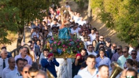TORIJA RINDE HOMEAJE A LA VIRGEN DEL AMPARO