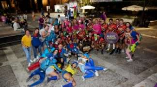 EL DESFILE DE PEÑAS LLENA DE AMBIENTE, MÚSICA Y COLOR LAS CALLES DE TORIJA