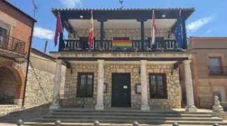 TORIJA SE SUMA A LA DEL DÍA DEL ORGULLO LGTBI 2026 CON LA BANDERA ARCOÍRIS EN EL AYUNTAMIENTO