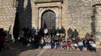 LOS MÁS PEQUEÑOS DE TORIJA DESPIDEN EL AÑO CON UNA DULCE TRADICIÓN: LAS "UVAS INFANTILES"