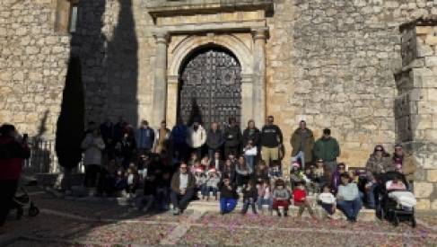 LOS MÁS PEQUEÑOS DE TORIJA DESPIDEN EL AÑO CON UNA DULCE TRADICIÓN: LAS "UVAS INFANTILES"