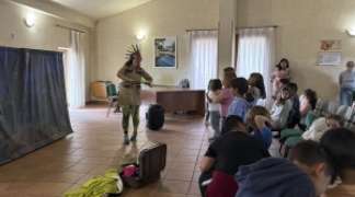 FLORA, LA EXPLORADORA, LLEVA A LOS MÁS PEQUEÑOS DE TORIJA EN UN VIAJE INTERACTIVO ALREDEDOR DEL MUNDO