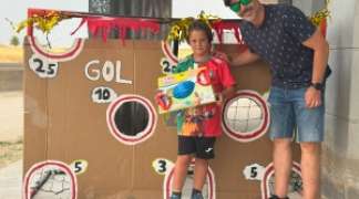 LA PEÑA BB+ INAUGURA SU VERANO CULTURAL CON EL DIVERTIDO JUEGO "CUELA EL BALÓN"