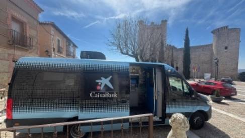 EL OFIMÓVIL DE LA CAIXA ATENDERÁ MAÑANA EN LA PLAZA DE LA VILLA
