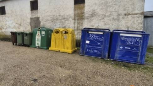 SE REUBICAN LOS CONTENEDORES DE LA CARRETERA DE MASEGOSO PARA MEJORAR EL ENTORNO Y LA RECOGIDA