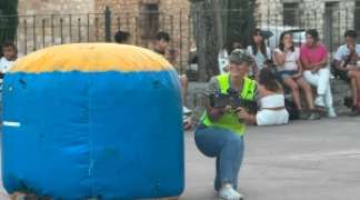 LA PLAZA DE LA VILLA SE CONVIERTE EN UNA PISTA MULTIAVENTURA CON EL LASERTAG